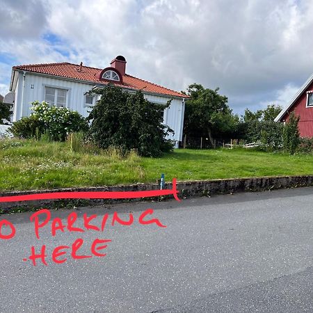 Enkelt Boende Med Naerhet Till Centrala Joenkoeping. Exterior photo